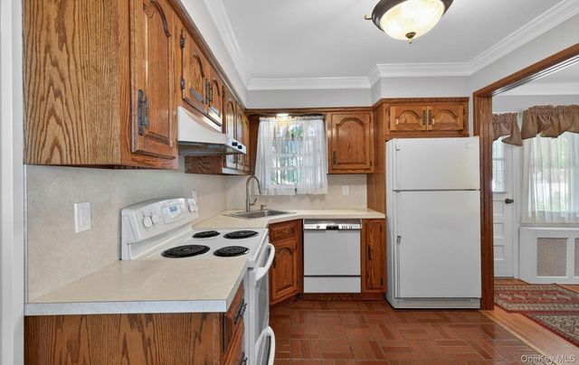 88 Philadelphia Avenue, Massapequa Park, NY 11762