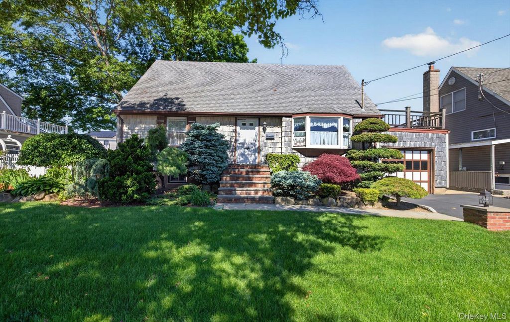 88 Philadelphia Avenue, Massapequa Park, NY 11762