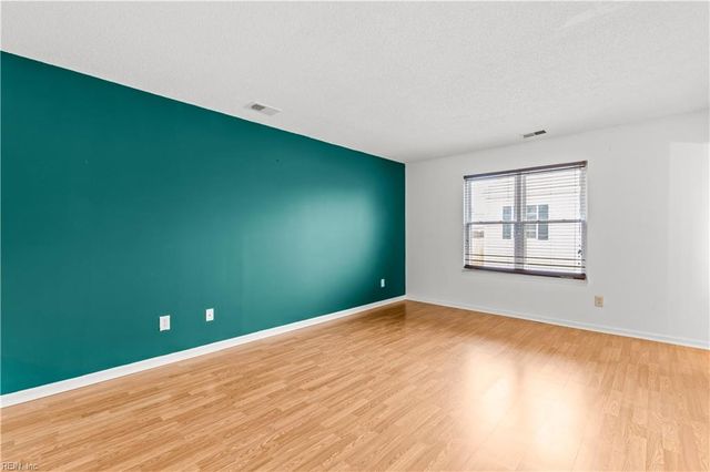 1100 Strauss DR, Virginia Beach, VA 23454