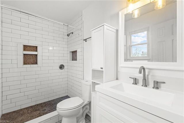 1100 Strauss DR, Virginia Beach, VA 23454