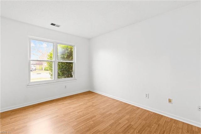 1100 Strauss DR, Virginia Beach, VA 23454