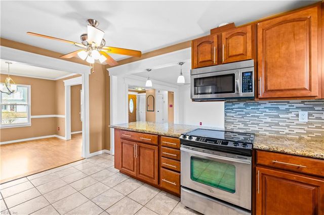 1100 Strauss DR, Virginia Beach, VA 23454