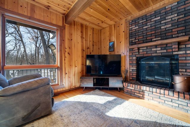 325 ROCHESTER Road, Poplar Grove, IL 61065