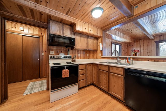 325 ROCHESTER Road, Poplar Grove, IL 61065