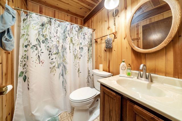 325 ROCHESTER Road, Poplar Grove, IL 61065