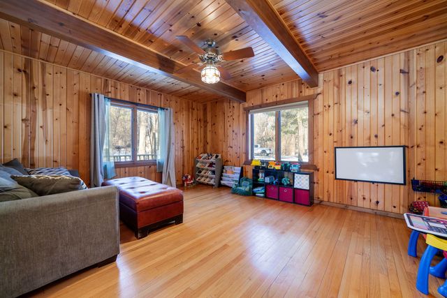 325 ROCHESTER Road, Poplar Grove, IL 61065