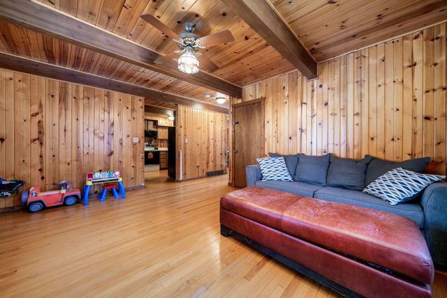 325 ROCHESTER Road, Poplar Grove, IL 61065