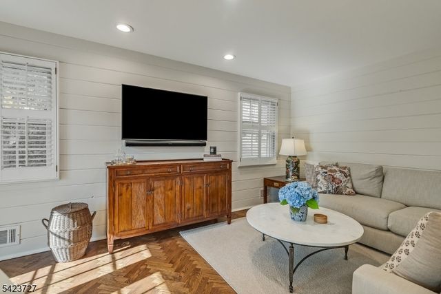 12 Eastgate Sq, Westfield Town, NJ 07090