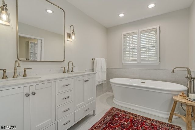 12 Eastgate Sq, Westfield Town, NJ 07090