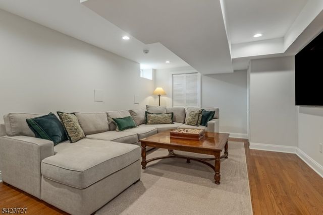 12 Eastgate Sq, Westfield Town, NJ 07090