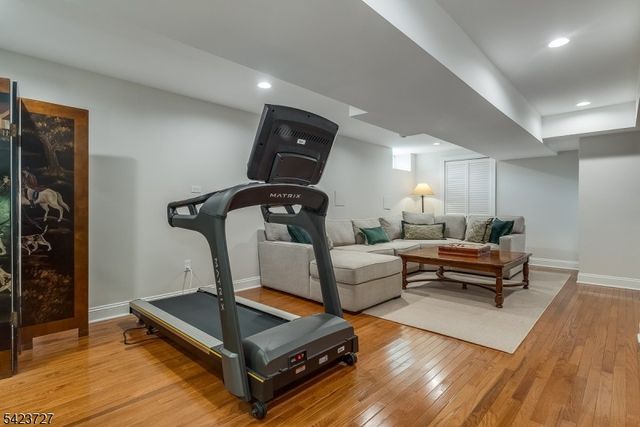 12 Eastgate Sq, Westfield Town, NJ 07090