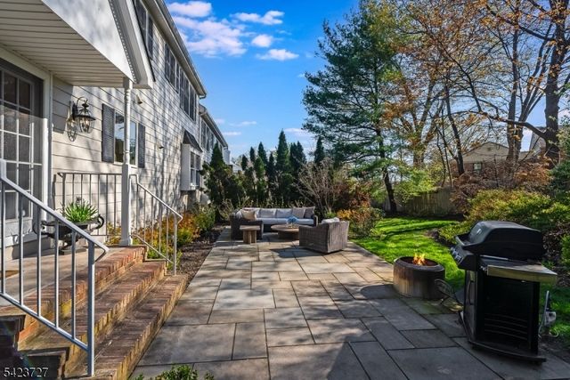 12 Eastgate Sq, Westfield Town, NJ 07090