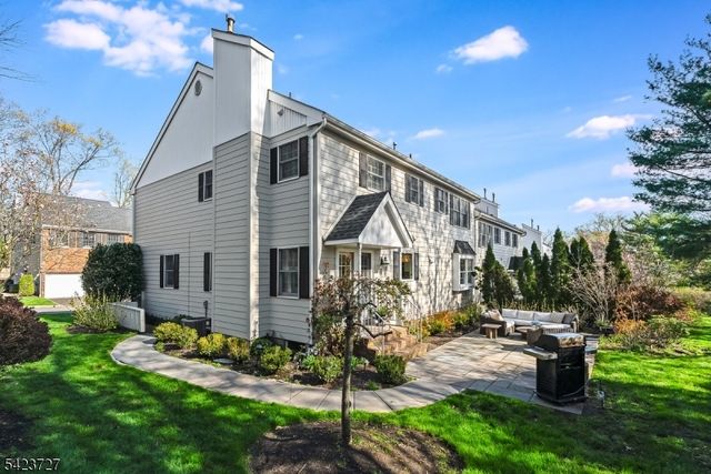 12 Eastgate Sq, Westfield Town, NJ 07090