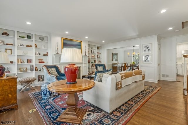 12 Eastgate Sq, Westfield Town, NJ 07090