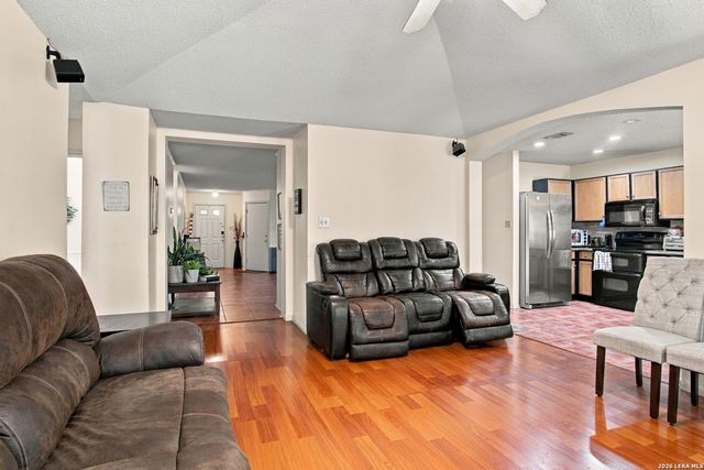 1510 CANYON PARKE DR, San Antonio, TX 78232