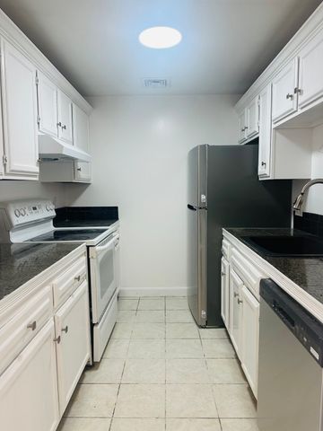 15 Bower Rd E1, Quincy, MA 02169