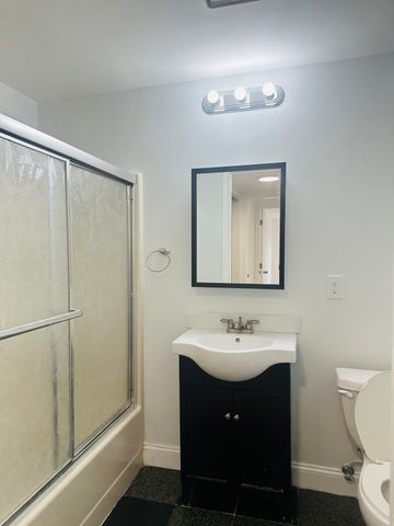 15 Bower Rd E1, Quincy, MA 02169