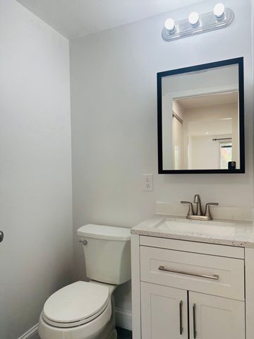 15 Bower Rd E1, Quincy, MA 02169
