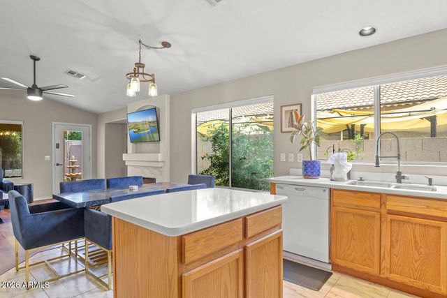 172 W SHANNON Street, Gilbert, AZ 85233