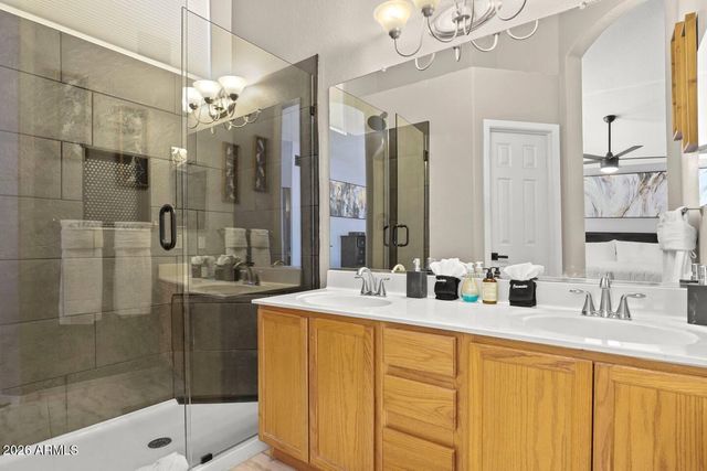 172 W SHANNON Street, Gilbert, AZ 85233