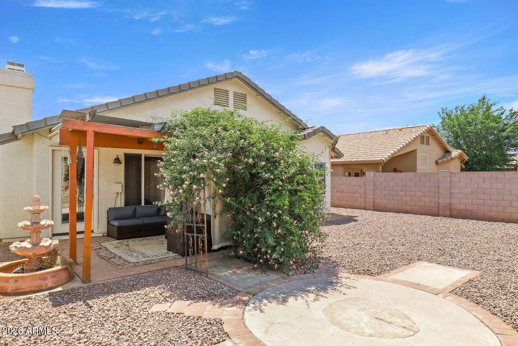 172 W SHANNON Street, Gilbert, AZ 85233 — photo 2