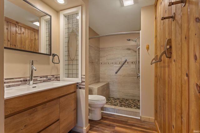 7692 N Emery Road, Rolling Prairie, IN 46371