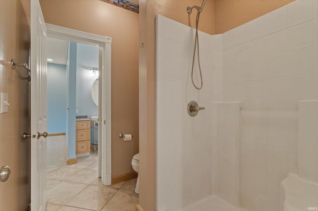 7692 N Emery Road, Rolling Prairie, IN 46371