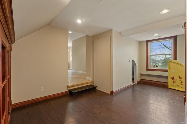 7692 N Emery Road, Rolling Prairie, IN 46371