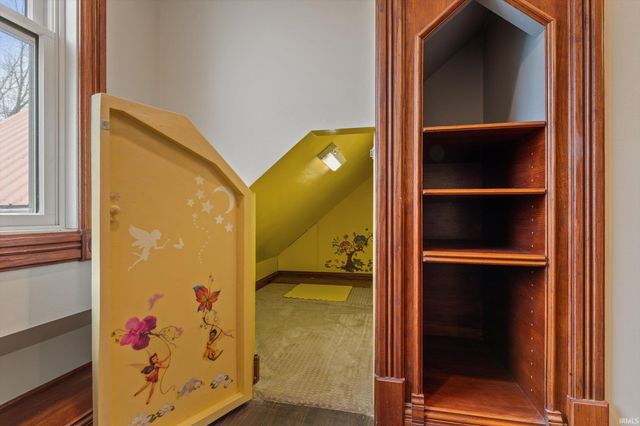 7692 N Emery Road, Rolling Prairie, IN 46371