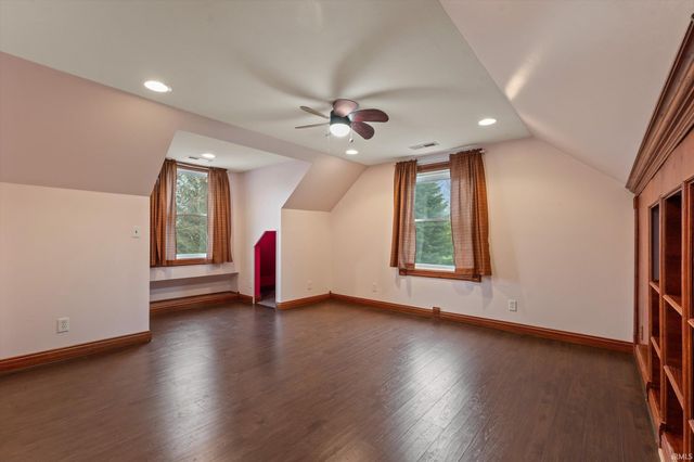 7692 N Emery Road, Rolling Prairie, IN 46371