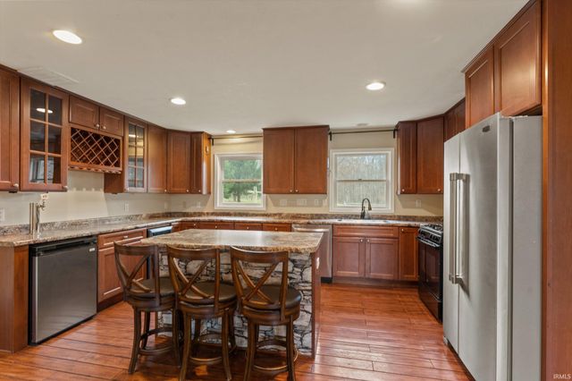 7692 N Emery Road, Rolling Prairie, IN 46371