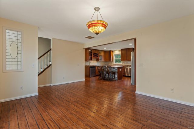 7692 N Emery Road, Rolling Prairie, IN 46371