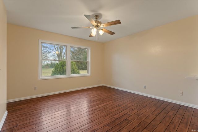 7692 N Emery Road, Rolling Prairie, IN 46371