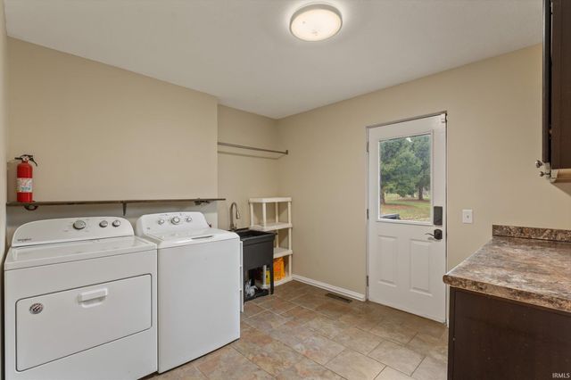 7692 N Emery Road, Rolling Prairie, IN 46371