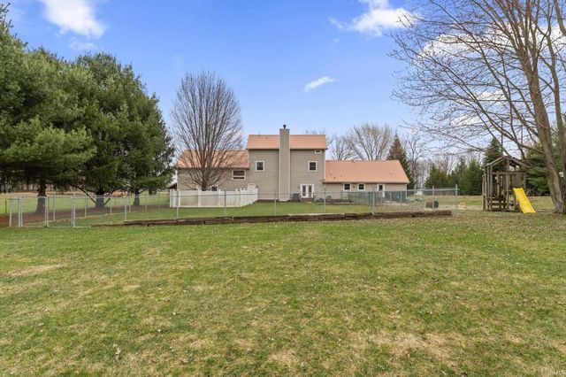 7692 N Emery Road, Rolling Prairie, IN 46371