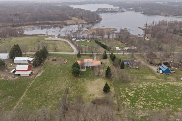 7692 N Emery Road, Rolling Prairie, IN 46371