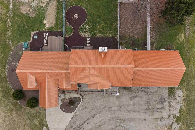 7692 N Emery Road, Rolling Prairie, IN 46371