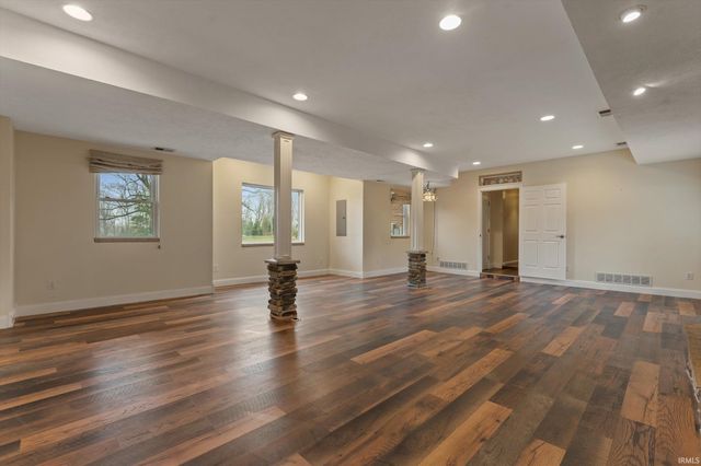 7692 N Emery Road, Rolling Prairie, IN 46371