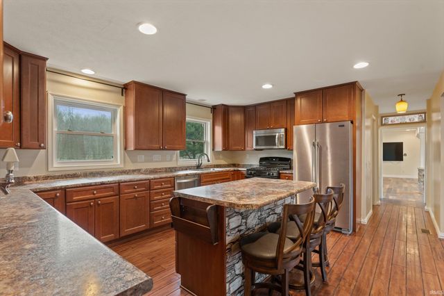 7692 N Emery Road, Rolling Prairie, IN 46371