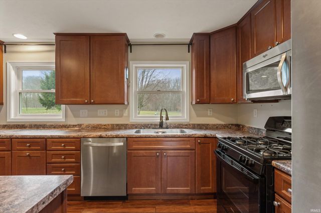 7692 N Emery Road, Rolling Prairie, IN 46371