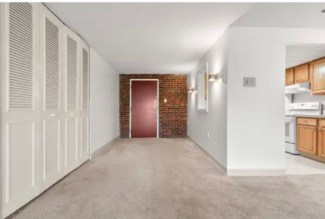 26 Greentree Ln 31, Weymouth, MA 02190
