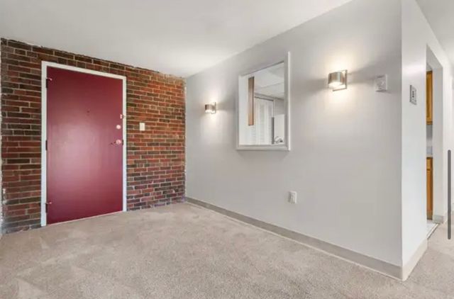 26 Greentree Ln 31, Weymouth, MA 02190