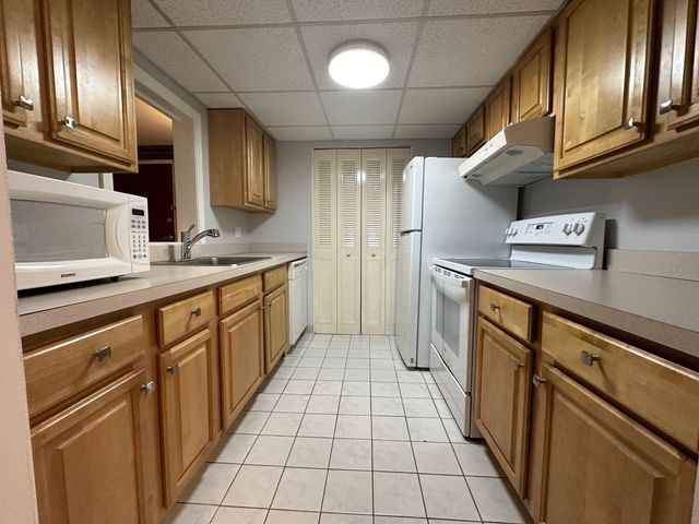 26 Greentree Ln 31, Weymouth, MA 02190