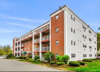 26 Greentree Ln 31, Weymouth, MA 02190