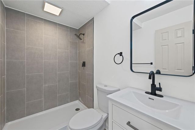 7637 N Stoddard Avenue, Kansas City, MO 64152