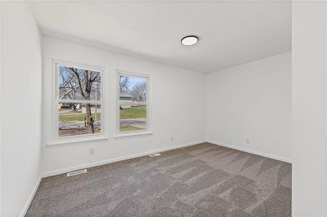 7637 N Stoddard Avenue, Kansas City, MO 64152