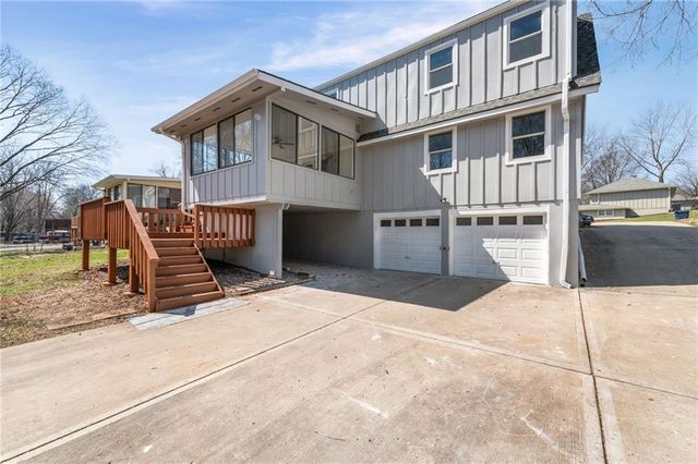 7637 N Stoddard Avenue, Kansas City, MO 64152