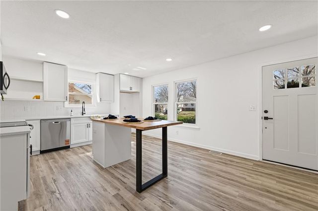 7637 N Stoddard Avenue, Kansas City, MO 64152