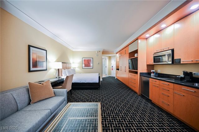 2000 FASHION SHOW Drive 5428, Las Vegas, NV 89109