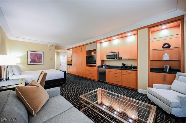 2000 FASHION SHOW Drive 5428, Las Vegas, NV 89109